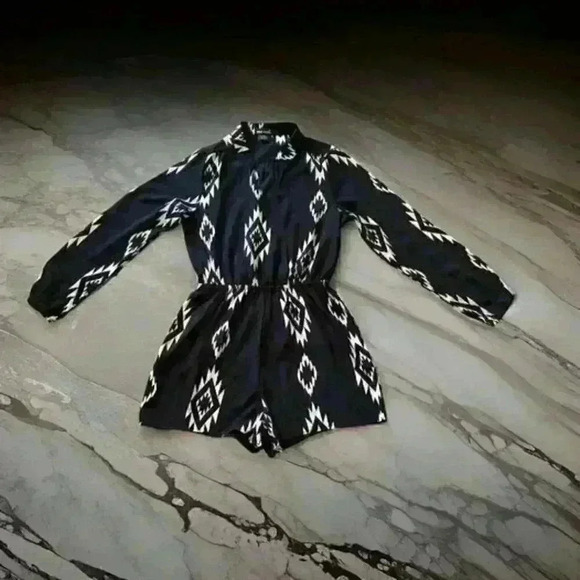 Women's Short Romper Tan/Black Size M - Picture 3 of 3